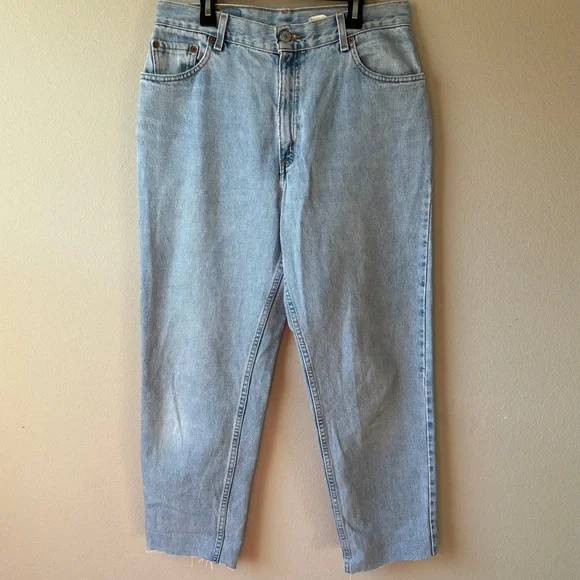 Levis 550 light wash denim straight leg mom jeans - Picture 2 of 7